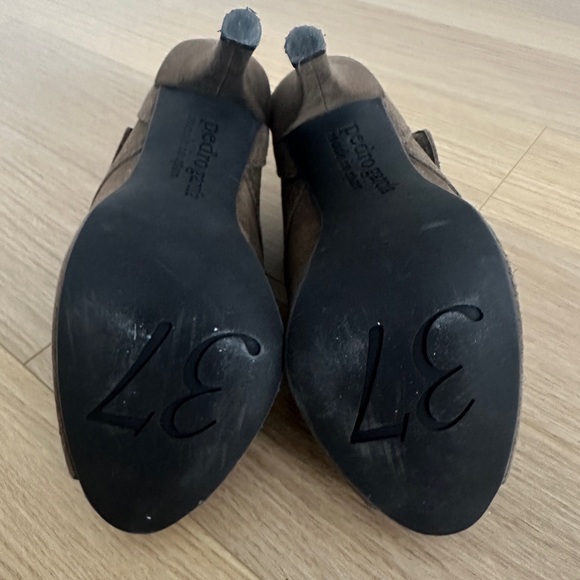 Pedro Garcia Suede Peep-toe Booties *EXCELLENT condition* - Picture 7 of 11